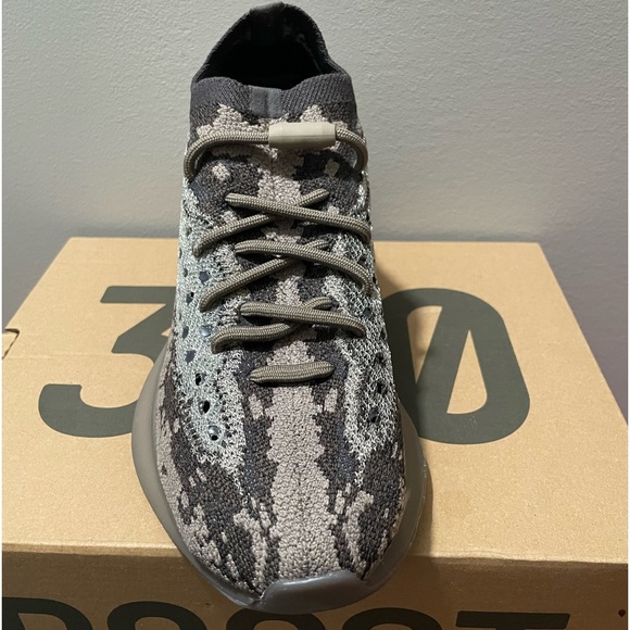Yeezy Boost 380 - Picture 2 of 5